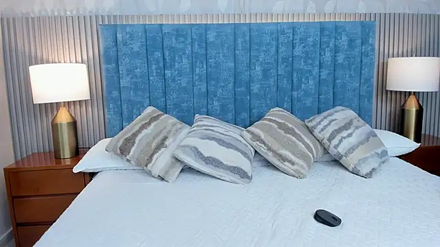 Ivi Akina online show from November 8, 6:29 pm