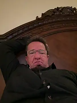 sluttydylan online show from April 5, 7:16 am