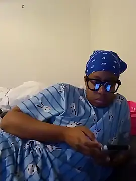 Snapshot of madamsensuale chatting on December 30, 9:29 pm madamsensuale online show from December 30, 9:29 pm