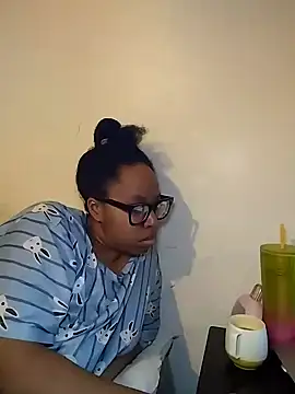 Snapshot of madamsensuale chatting on January 3, 10:19 pm madamsensuale online show from January 3, 10:19 pm