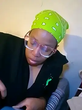 Snapshot of madamsensuale chatting on January 5, 1:03 am madamsensuale online show from January 5, 1:03 am