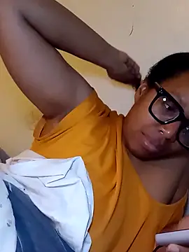 Snapshot of madamsensuale chatting on February 5, 5:09 am madamsensuale online show from February 5, 5:09 am