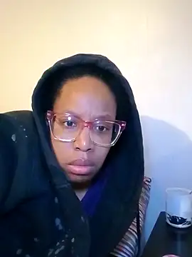 Snapshot of madamsensuale chatting on February 18, 6:15 am madamsensuale online show from February 18, 6:15 am