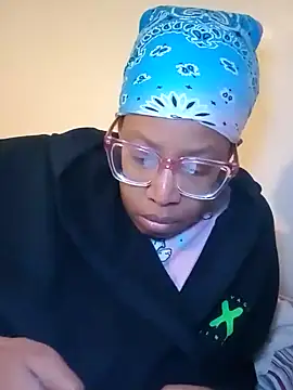 Snapshot of madamsensuale chatting on February 21, 9:43 pm madamsensuale online show from February 21, 9:43 pm