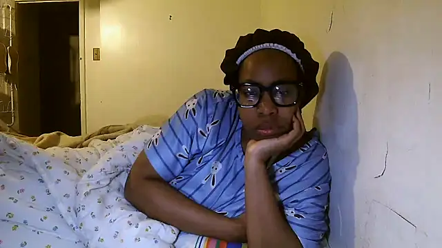 Snapshot of madamsensuale chatting on March 10, 2:28 am madamsensuale online show from March 10, 2:28 am