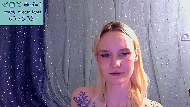 Snapshot of ixsi chatting on February 8, 12:47 am ixsi online show from February 8, 12:47 am