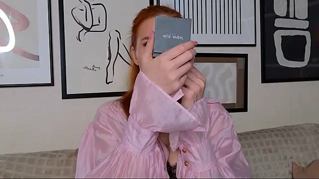 JudyWalkerr online show from December 14, 10:09 am