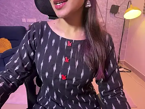 Snapshot of MidnightFlame chatting on December 21, 2:26 pm MidnightFlame online show from December 21, 2:26 pm