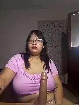 Snapshot of Angiee2001 chatting on January 19, 2:25 am Angiee2001 online show from January 19, 2:25 am