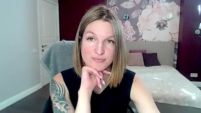EmilyWalkeri online show from January 15, 10:49 am