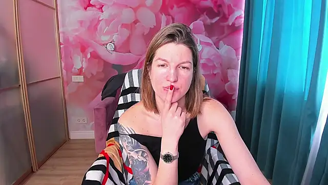 EmilyWalkeri online show from February 23, 6:49 am