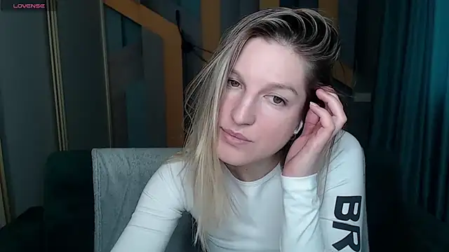 EmilyWalkeri online show from February 6, 8:29 am