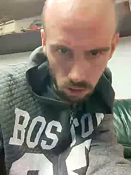 Snapshot of Rejtelmesest chatting on December 25, 9:00 pm Rejtelmesest online show from December 25, 9:00 pm