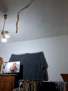 Snapshot of Rejtelmesest chatting on February 11, 1:31 am Rejtelmesest online show from February 11, 1:31 am