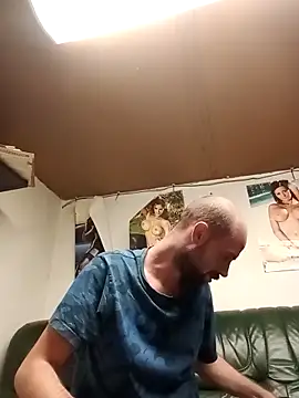 Snapshot of Rejtelmesest chatting on October 23, 8:07 pm Rejtelmesest online show from October 23, 8:07 pm