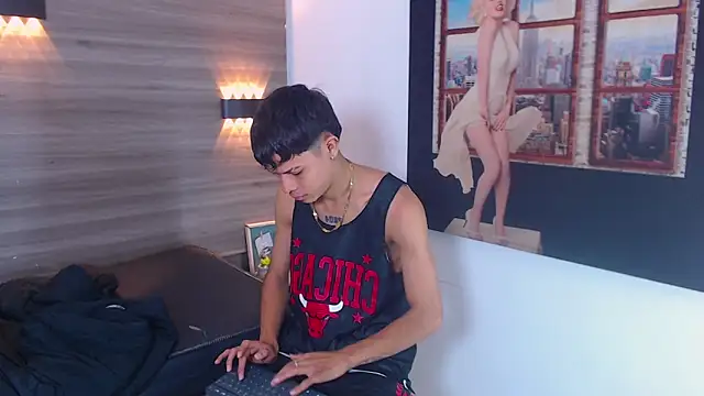 Snapshot of Levis_Montes chatting on January 9, 1:24 pm Levis Montes online show from January 9, 1:24 pm