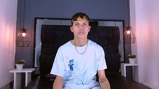 Snapshot of Levis_Montes chatting on January 13, 2:11 pm Levis Montes online show from January 13, 2:11 pm