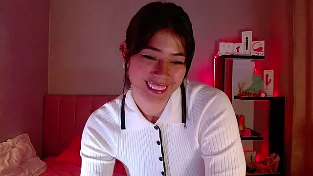 Snapshot of LoaLuxury chatting on March 14, 1:05 am LoaLuxury online show from March 14, 1:05 am