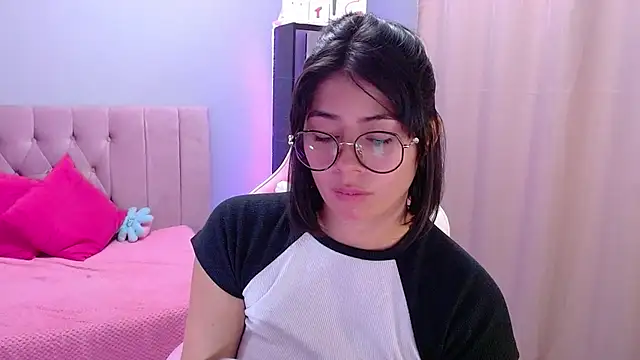 Snapshot of LoaLuxury chatting on March 21, 12:51 am LoaLuxury online show from March 21, 12:51 am