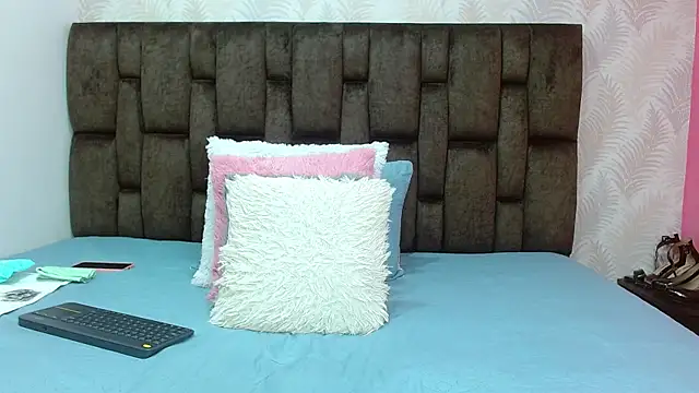 Snapshot of JuanitaDelMar chatting on February 11, 3:18 am JuanitaDelMar online show from February 11, 3:18 am