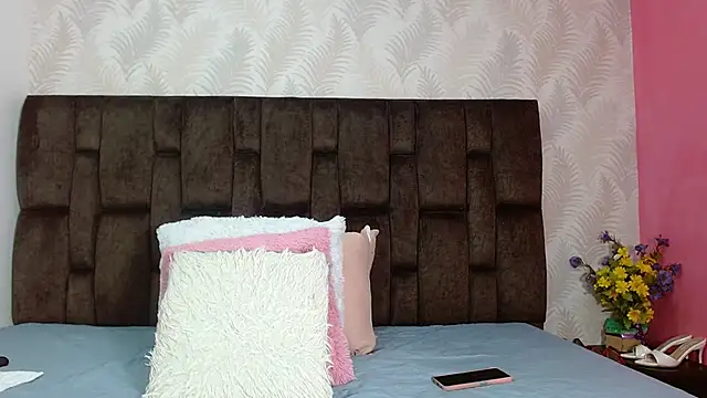 Snapshot of JuanitaDelMar chatting on October 19, 8:09 pm JuanitaDelMar online show from October 19, 8:09 pm