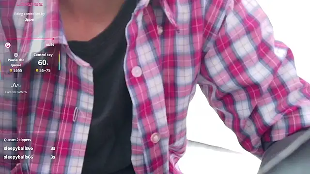 Snapshot of yourcuteneighbourr chatting on November 18, 3:01 am yourcuteneighbourr online show from November 18, 3:01 am