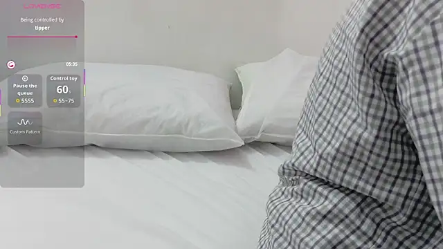 Snapshot of yourcuteneighbourr chatting on December 2, 3:45 am yourcuteneighbourr online show from December 2, 3:45 am