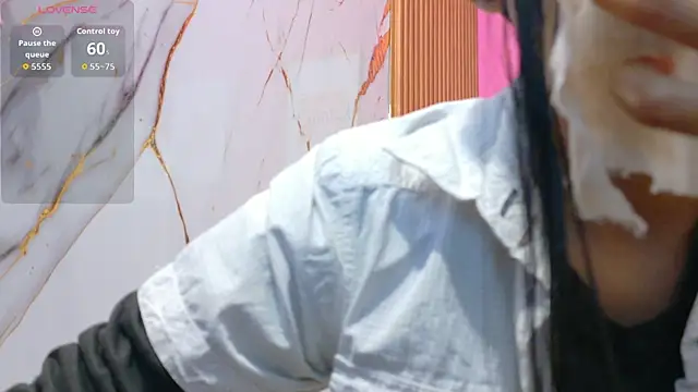 yourcuteneighbourr online show from April 14, 2:50 am