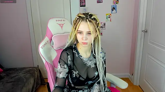 Valerie Woods online show from December 27, 1:22 am