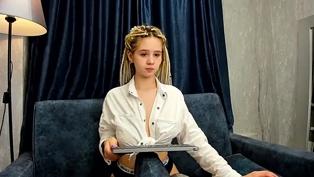 Valerie Woods online show from January 4, 11:22 am