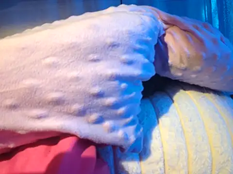 gurlnips online show from October 29, 8:49 am