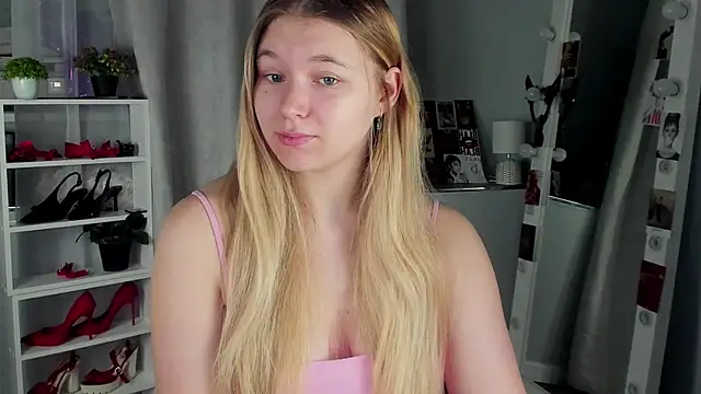 Rebecca Kelly online show from October 22, 2:01 am