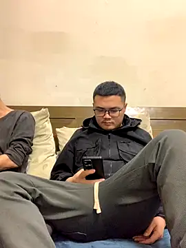 lililiwuwuwu online show from December 6, 1:33 pm