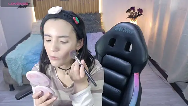 Snapshot of sailor_moon07 chatting on October 14, 12:50 pm sailor moon07 online show from October 14, 12:50 pm