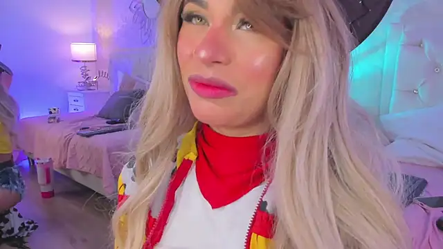 Iara Smith1 online show from November 4, 12:59 pm