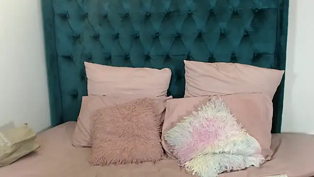 Snapshot of 1Blackertheberry1 chatting on December 31, 3:23 am 1Blackertheberry1 online show from December 31, 3:23 am