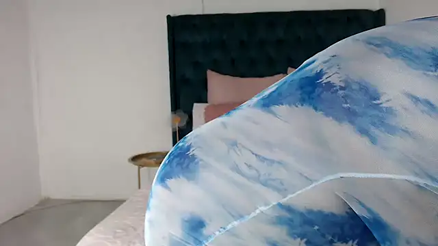 Snapshot of 1Blackertheberry1 chatting on February 18, 10:50 pm 1Blackertheberry1 online show from February 18, 10:50 pm