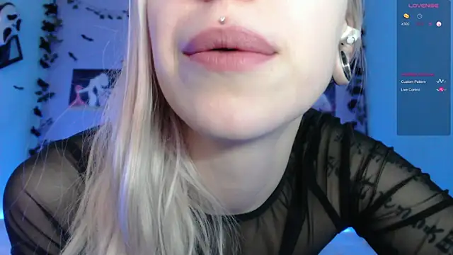 Scarlettsrorm online show from February 1, 8:29 am