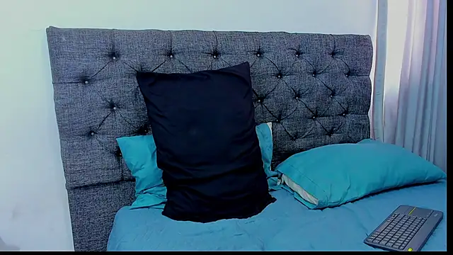 Snapshot of dominic_smith_ chatting on December 11, 6:42 pm dominic smith  online show from December 11, 6:42 pm