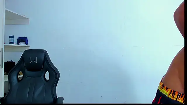 Snapshot of dominic_smith_ chatting on December 23, 2:02 am dominic smith  online show from December 23, 2:02 am