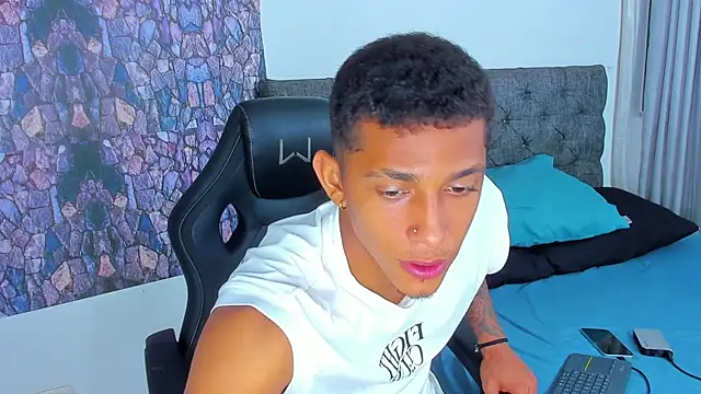 Snapshot of dominic_smith_ chatting on January 13, 6:49 am dominic smith  online show from January 13, 6:49 am