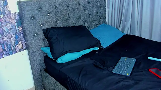 Snapshot of dominic_smith_ chatting on January 22, 2:37 am dominic smith  online show from January 22, 2:37 am