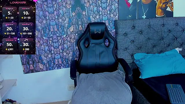 Snapshot of dominic_smith_ chatting on January 25, 9:04 pm dominic smith  online show from January 25, 9:04 pm