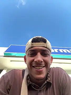 Snapshot of dominic_smith_ chatting on February 6, 10:10 pm dominic smith  online show from February 6, 10:10 pm