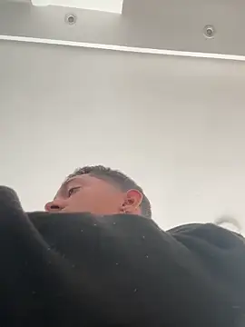 Snapshot of dominic_smith_ chatting on February 13, 8:45 pm dominic smith  online show from February 13, 8:45 pm