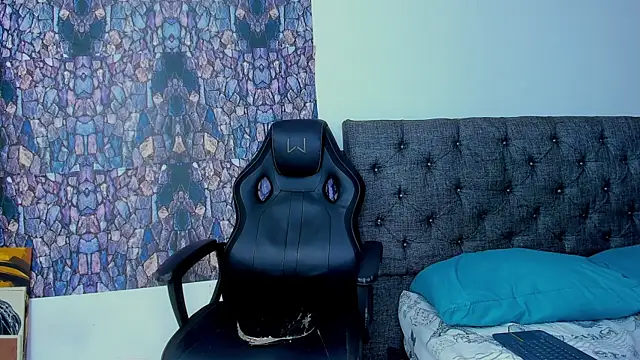 Snapshot of dominic_smith_ chatting on February 16, 2:20 am dominic smith  online show from February 16, 2:20 am