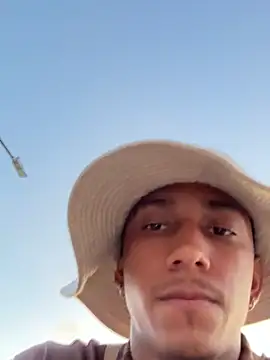 Snapshot of dominic_smith_ chatting on February 17, 11:20 pm dominic smith  online show from February 17, 11:20 pm