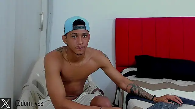 Snapshot of dominic_smith_ chatting on February 23, 1:46 am dominic smith  online show from February 23, 1:46 am