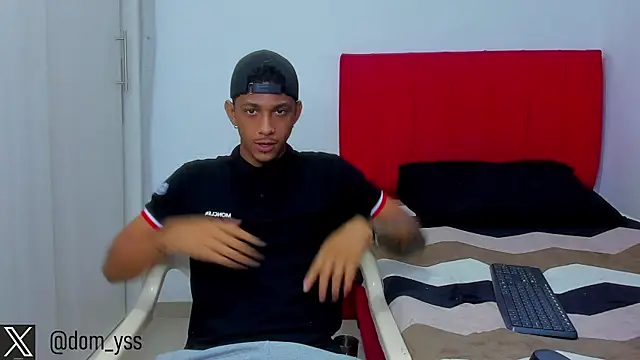 Snapshot of dominic_smith_ chatting on February 25, 11:00 pm dominic smith  online show from February 25, 11:00 pm