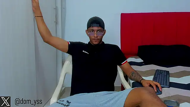 Snapshot of dominic_smith_ chatting on February 26, 2:04 am dominic smith  online show from February 26, 2:04 am